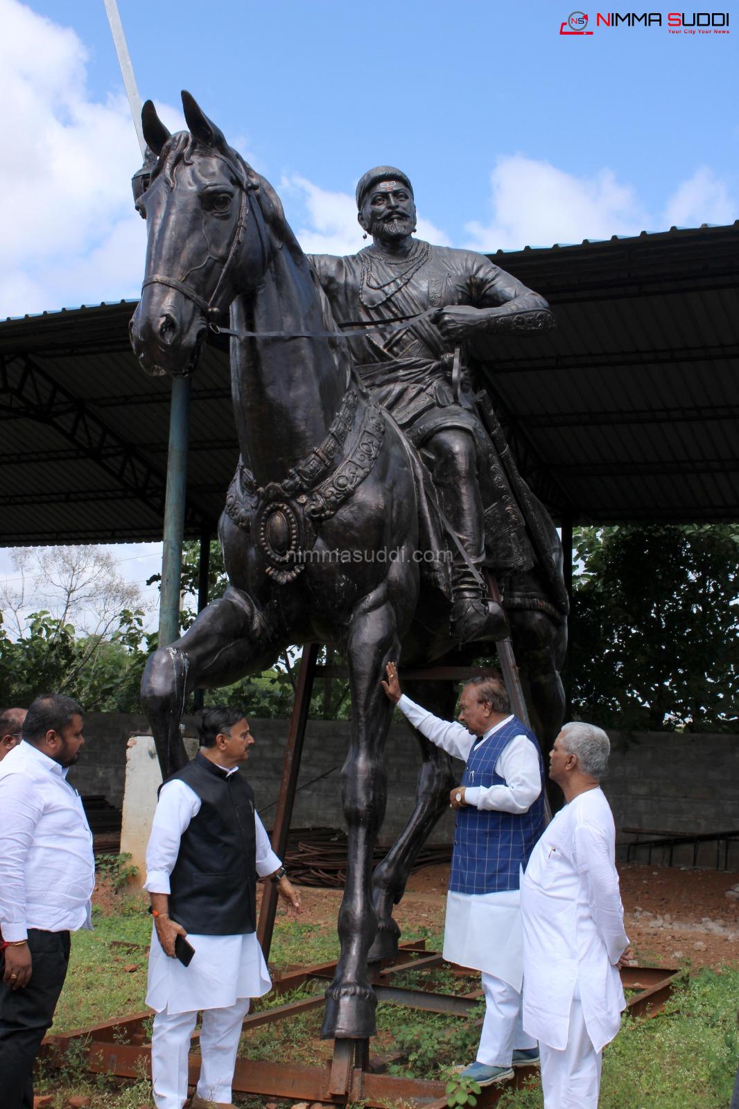 ಶಿವಾಜಿ, ಬಸವಣ್ಣ ಮೂರ್ತಿ ವೀಕ್ಷಿಸಿದ ಈಶ್ವರಪ್ಪ