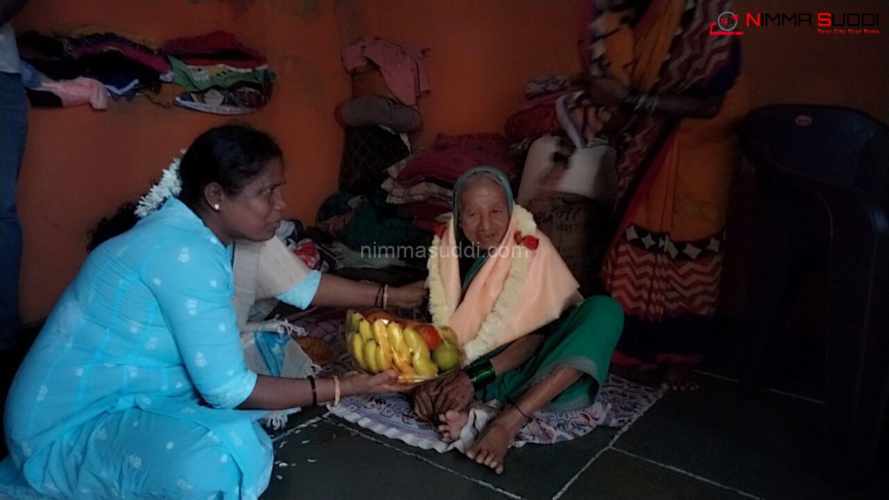 ಶತಾಯುಷಿ ಮತದಾರರನ್ನು ಸತ್ಕರಿಸಿದ ಡಿಸಿ, ಸಿಇಒ