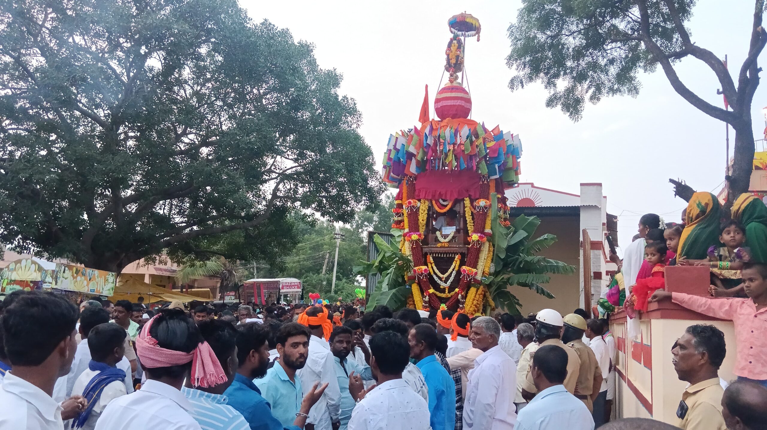 ಸಡಗರ ಸಂಭ್ರಮದಿಂದ, ಜರುಗಿದ ಮಾರುತೇಶ್ವರ ಬಸವೇಶ್ವರ ರಥೋತ್ಸವ