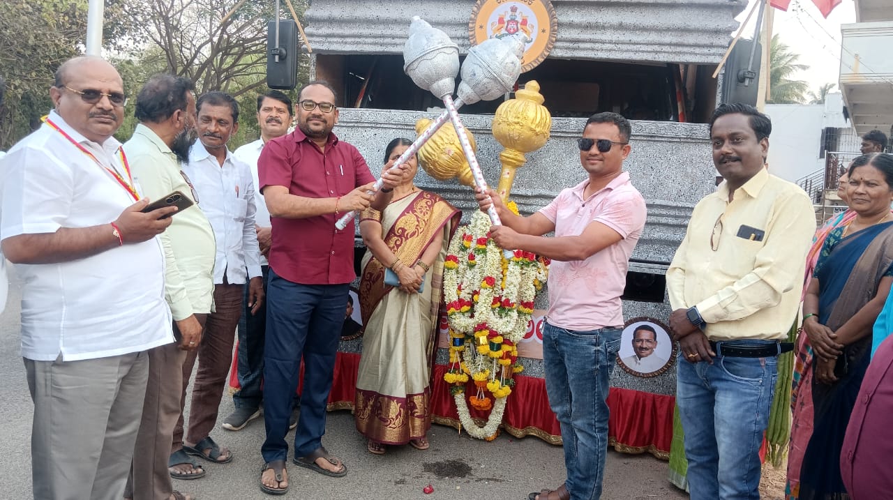 ರನ್ನ ವೈಭವ ರಥಕ್ಕೆ ಹುನಗುಂದದಲ್ಲಿ ದಲ್ಲಿ ಸ್ವಾಗತ